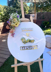 Add a unique touch to your celebration in Barcelona with custom acrylic event signs, perfect for weddings, birthdays, and more!