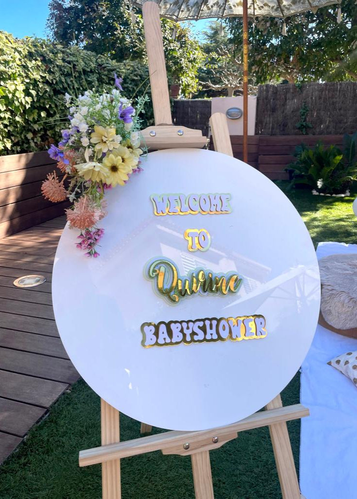 Add a unique touch to your celebration in Barcelona with custom acrylic event signs, perfect for weddings, birthdays, and more!