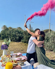 Add excitement to your gender reveal party in Barcelona with stunning decorations and unique balloon displays to unveil the big surprise!