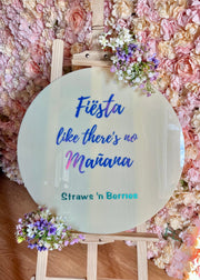 Our custom acrylic signs add a stylish and personal touch to weddings, birthdays, and events in Barcelona.