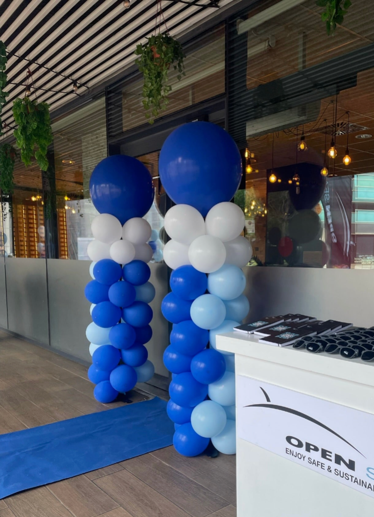 Make a statement at your corporate event in Maresme with custom balloon pillars. Sleek, professional designs tailored to elevate your brand and occasion!