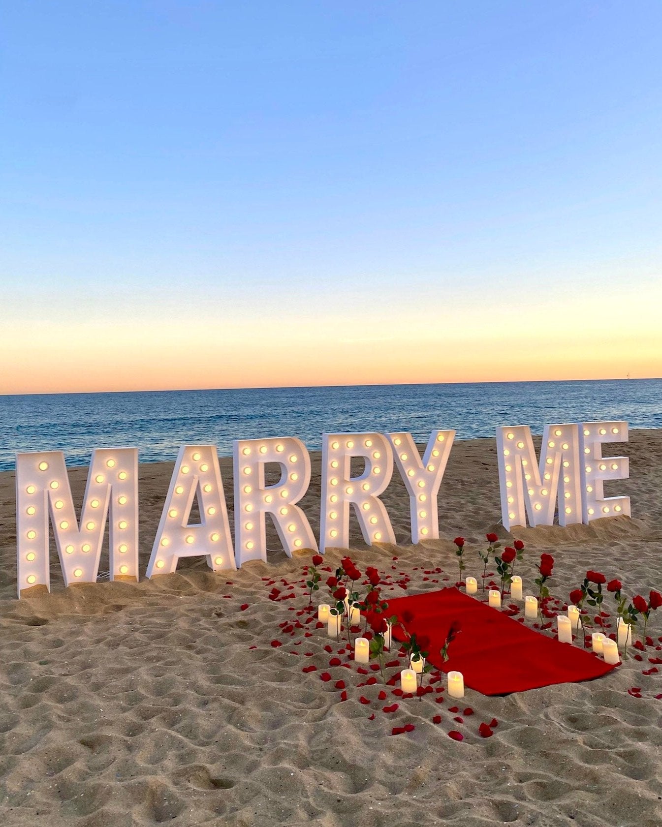 Enhance your proposal in Barcelona with our dazzling XXL Marry Me Letters, creating a magical and romantic backdrop that will make your moment truly unforgettable.