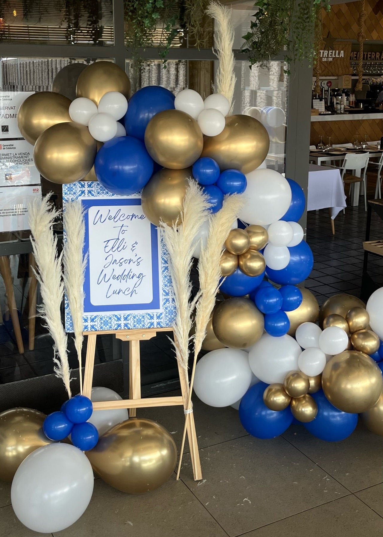 Add a unique touch to your celebration in Barcelona with custom event signs, perfect for weddings, birthdays, and more!