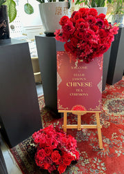 Add a unique touch to your celebration in Barcelona with custom event signs, perfect for weddings, birthdays, and more!