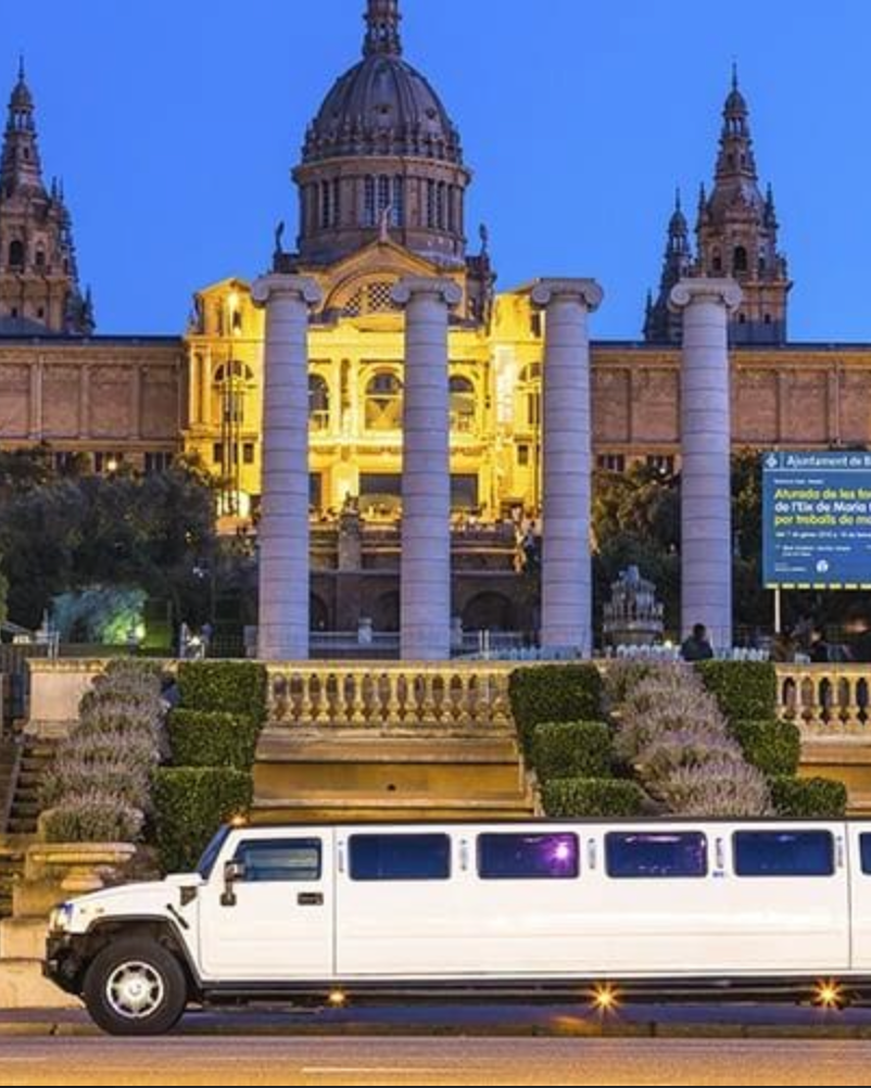 Autobús de fiesta y limusina en Barcelona
