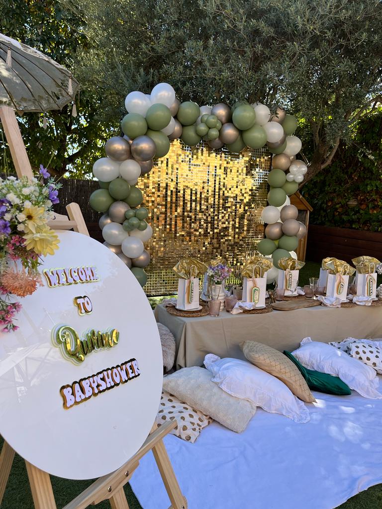 Enhance your event with personalized acrylic signs, perfect for adding a unique touch to celebrations in Marbella.