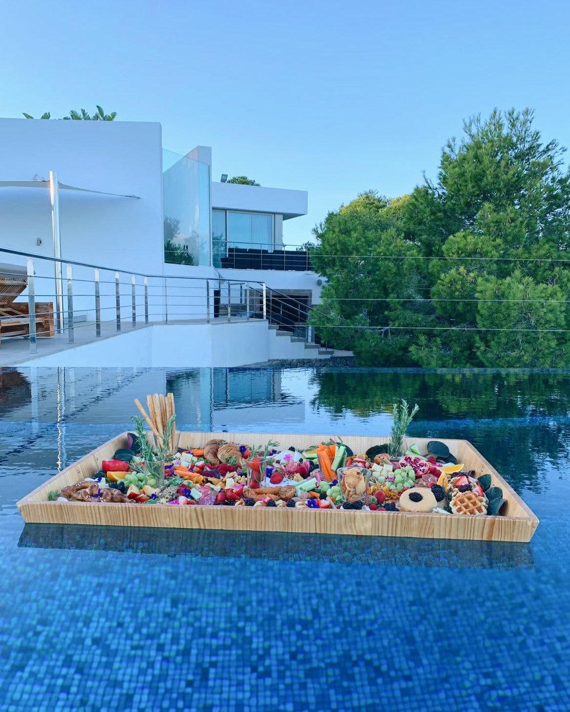 Floating picnic swimming pool Barcelona