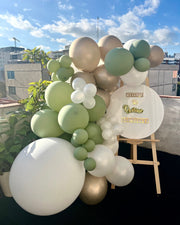 Stylish Event Decoration in Maresme – Personalized Signs and Balloon Garlands to Elevate Your Celebration!